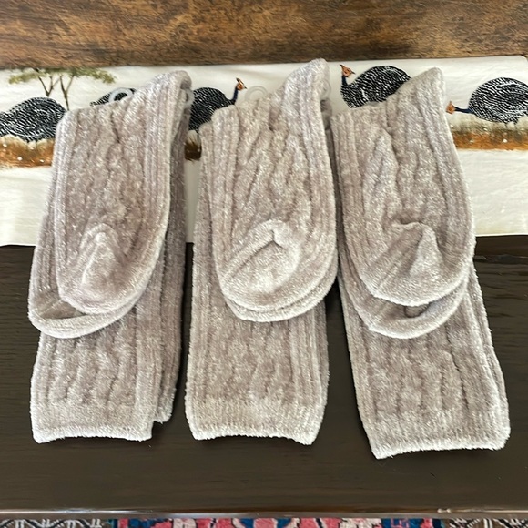 “Hostpick”NIB 3 Pair of “Lemon” Socks - Picture 3 of 5